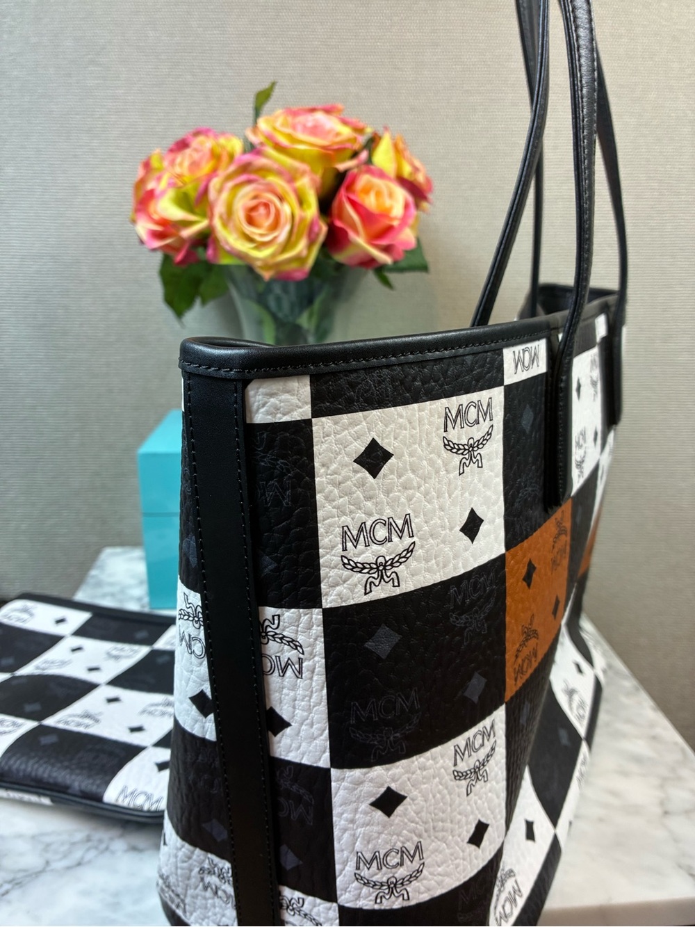 MCM Medium Visetos Aren Tote in Black & White Checkerboard - Pristine! ๐ฅ - Picture 7 of 14
